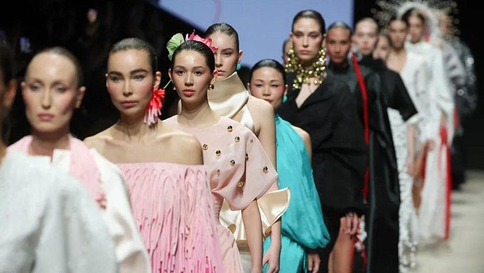 Уроженка Бурятии представила коллекцию на неделе моды в Москве