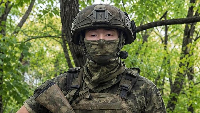 Военнослужащего из Бурятии наградили медалью Суворова