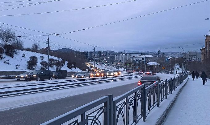 «Сплошной каток»: Снегопад подготовил очередные испытания для улан-удэнцев