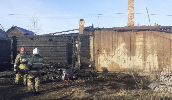 Двое человек погибли на пожаре в Бурятии