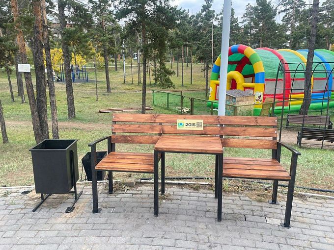 В парке Улан-Удэ установили скамейки для настольных игр