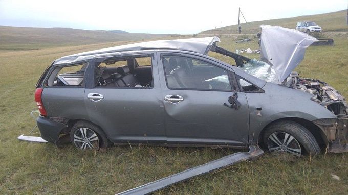 В Бурятии 60-летний пассажир погиб в опрокинувшейся машине