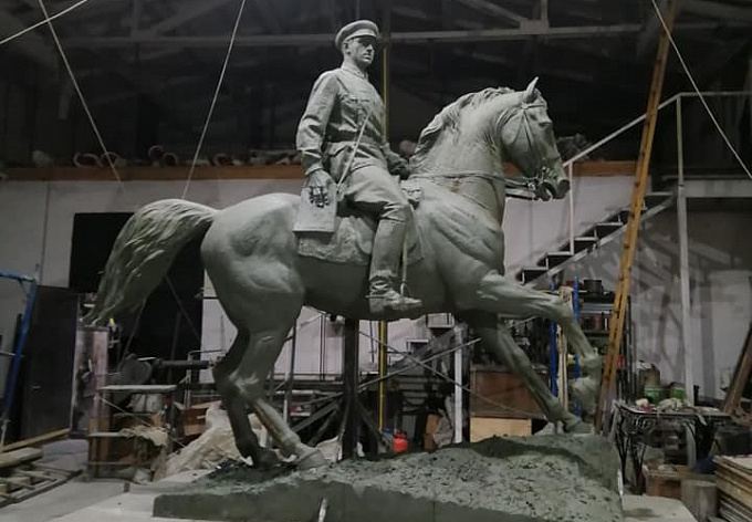 Скульптор показал модель памятника Рокоссовскому для установки в Улан-Удэ