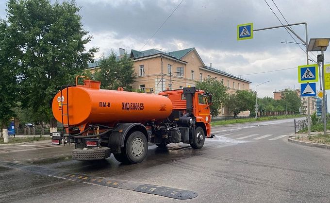 Дороги Улан-Удэ вновь спасают от жары