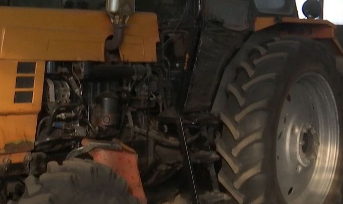 В Бурятии мужчина на самодельном тракторе сбил свою жену