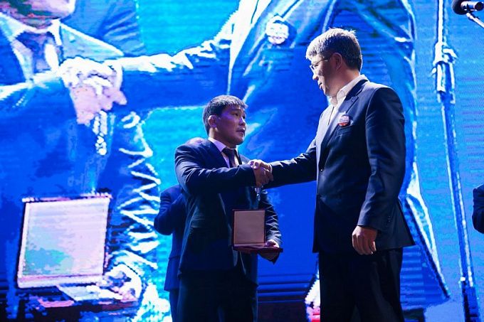 В Бурятии наградили олимпийского призёра Базара Базаргуруева