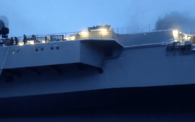 Один погибший, 12 пострадавших: На крейсере «Адмирал Кузнецов» произошел пожар 