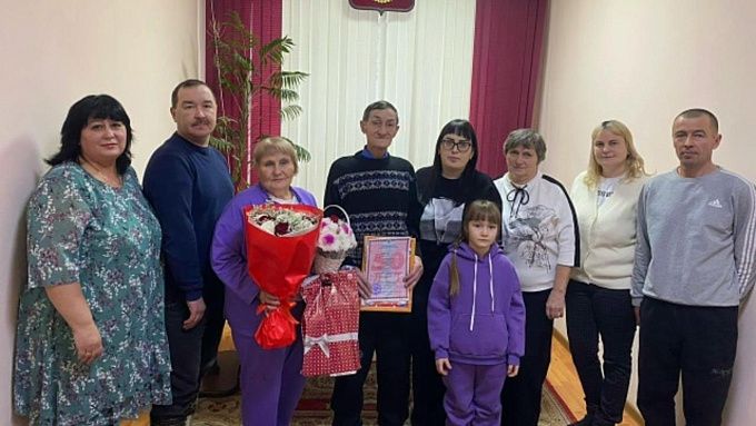 Полвека вместе: строившие БАМ супруги отметили золотую свадьбу в Бурятии