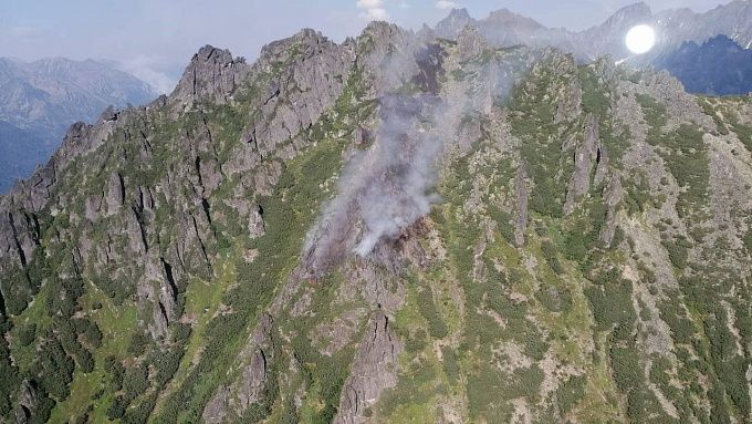В Бурятии десантники тушили грозовой пожар на высоте двух тысяч метров