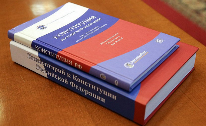 Госдума приняла в первом чтении законопроект о поправках в Конституции