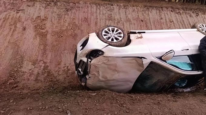 Две пассажирки пострадали в перевернувшейся легковушке в Бурятии