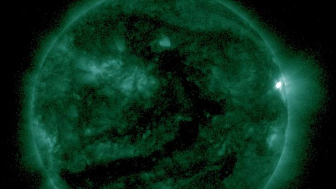 Впервые за три недели на Солнце произошла сильная вспышка