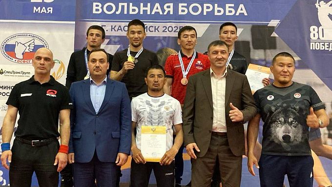 Бурятские борцы завоевали медали на чемпионате России