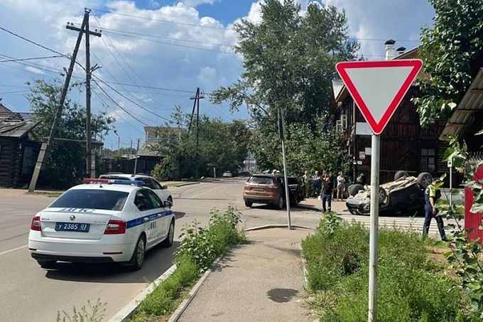 Автомобиль с двумя младенцами попал в аварию в Улан-Удэ