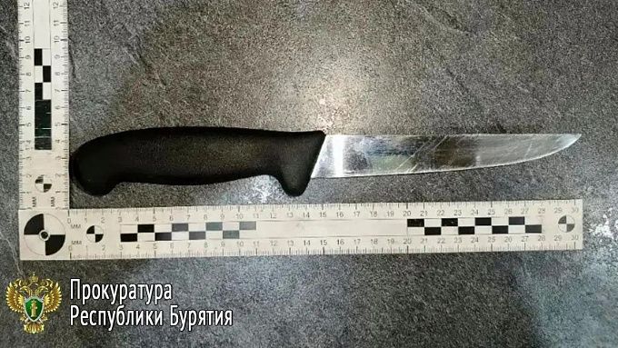 Жительница Бурятии ударила возлюбленного ножом, а после выгнала его из дома