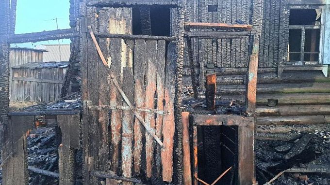 Психически больной мужчина спалил дом пенсионерки в Бурятии