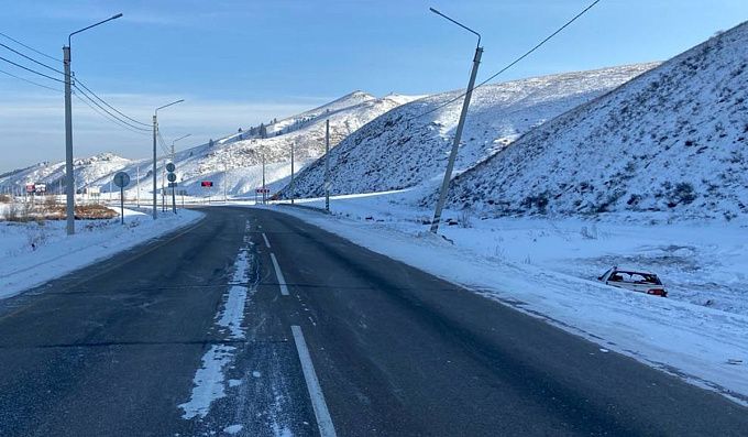 Водитель пострадала в перевернувшемся автомобиле в Бурятии