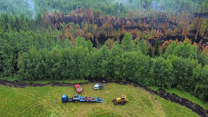 В Бурятии 155 человек спасают тайгу от огня