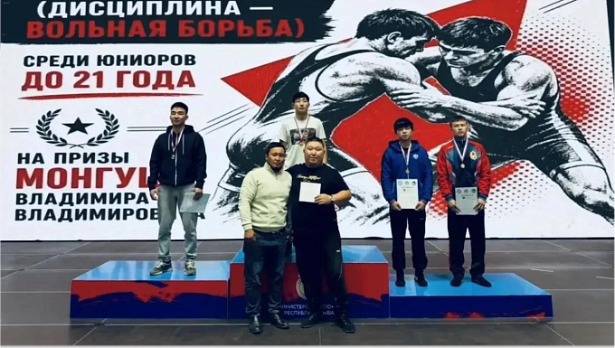 Борцы из Бурятии завоевали медали на всероссийском турнире