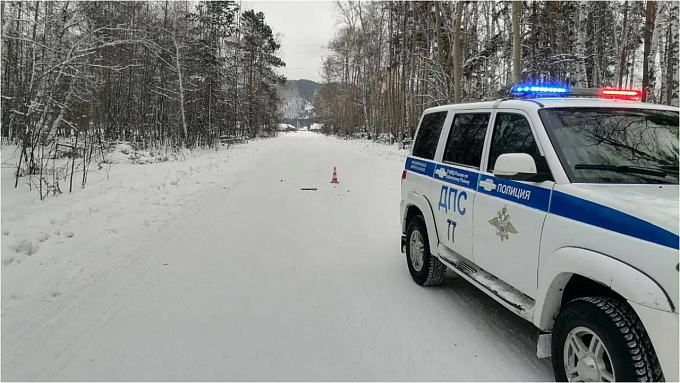 В Бурятии подросток получил тяжелые травмы, катаясь на капоте 