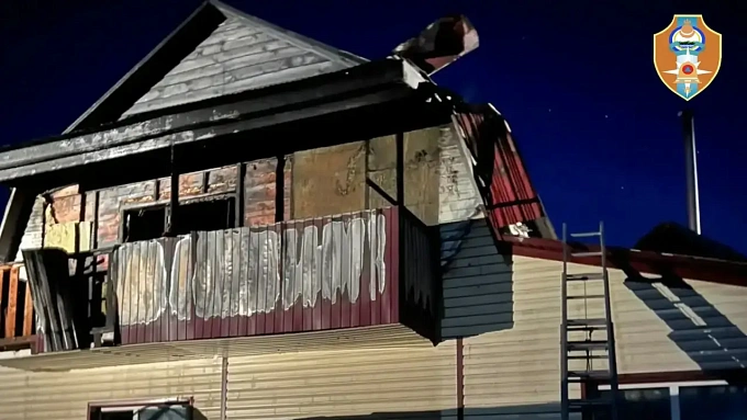 В пригороде Улан-Удэ жилой дом горел из-за телефона на зарядке