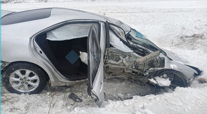 Машина врезалась в крест в районе Бурятии