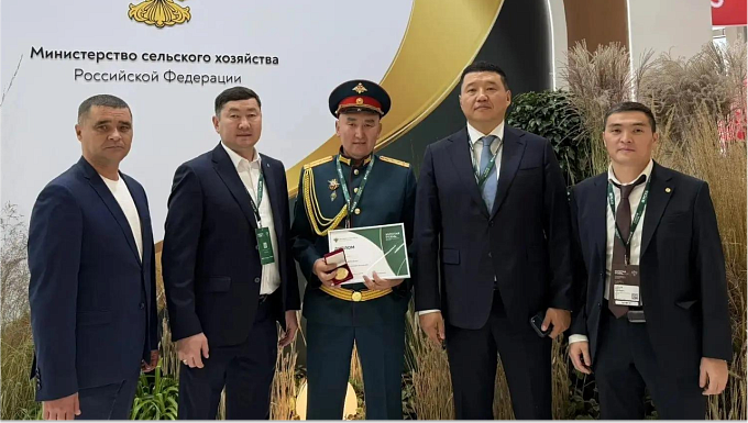 Министр сельского хозяйства России наградила фермера из Бурятии