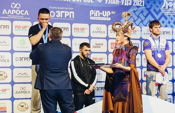 Бурятские борцы получили двойные призовые за предолимпийский чемпионат