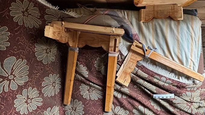 Житель Бурятии до смерти забил мужчину табуреткой за отказ в помощи