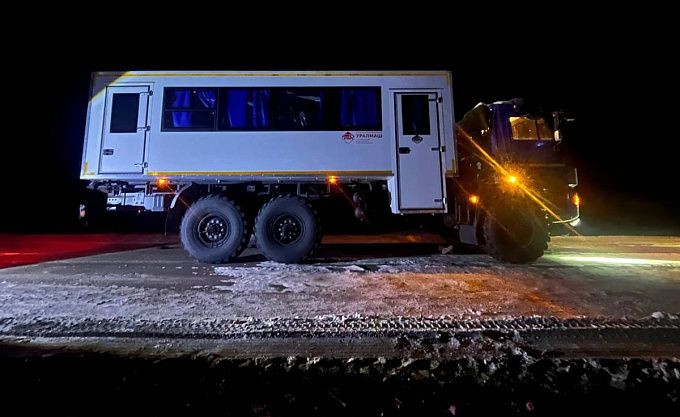 Мужчина погиб под колесами вахтовки в Бурятии