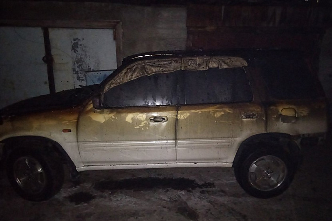 Житель Бурятии получил ожоги, пытаясь спасти горящую машину
