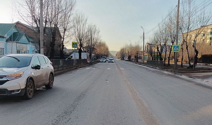 В Улан-Удэ на пешеходном переходе сбили женщину