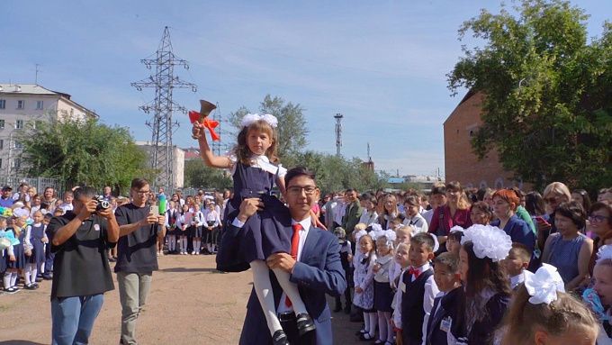 В школах Улан-Удэ назначили время торжественных линеек В школах Улан-Удэ назначили время торжественных линеек