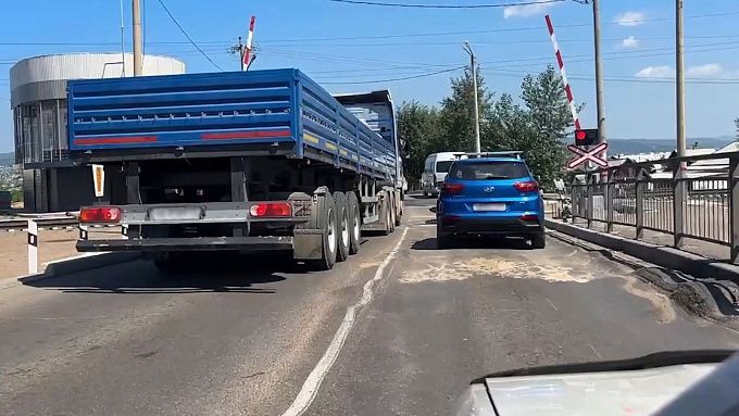 Реверсивное движение введут на железнодорожном переезде в Улан-Удэ