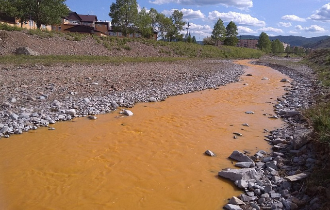 В Бурятии проверили качество воды в оранжевой реке