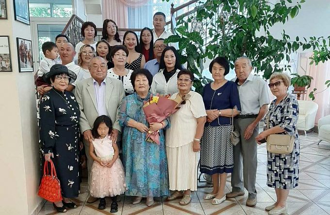 В Улан-Удэ семейная пара отпраздновала полувековую годовщину свадьбы
