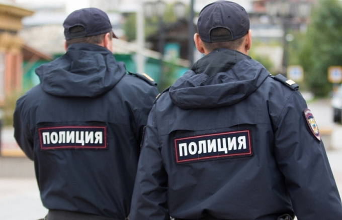 Двух жителей Бурятии осудили за избиение полицейских