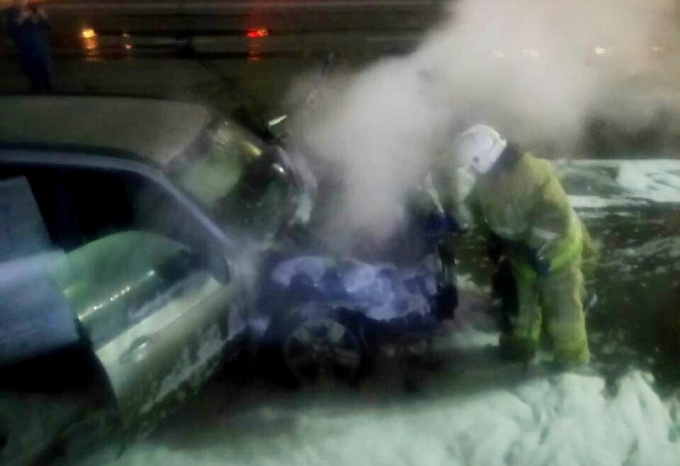 В Улан-Удэ горел автомобиль Subaru