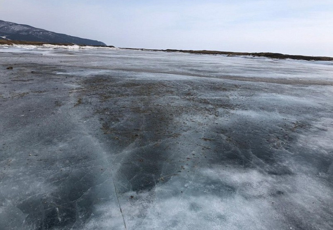 На Байкале стремительно начал таять лед