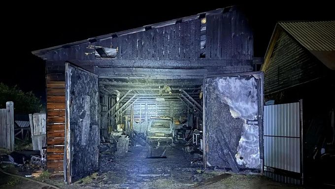 Гараж с автомобилем сгорел в районе Бурятии