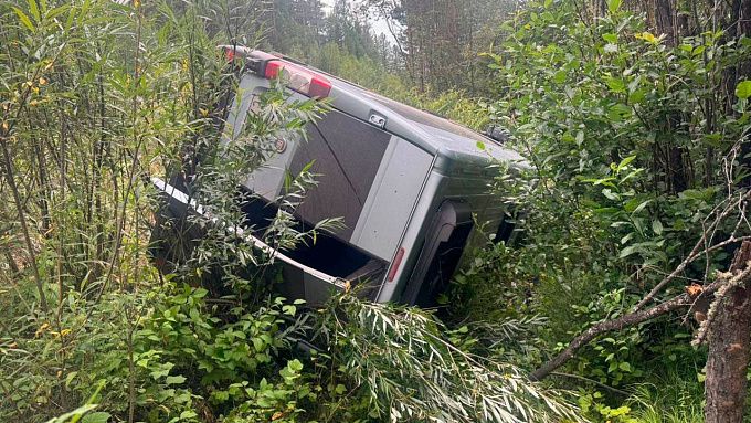 Автобус с пассажирами перевернулся на трассе Бурятии