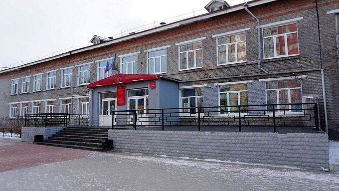 В гимназии Улан-Удэ нашли трещину в стене