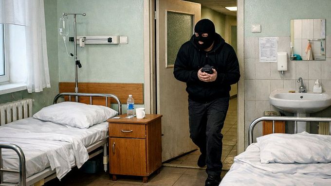 В Улан-Удэ мужчина решил разнообразить будни отделения хирургии и обокрал соседей по палате