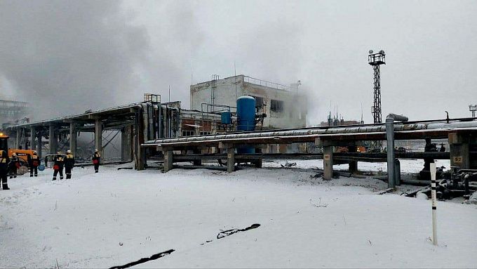 Два человека погибли при пожаре на нефтезаводе в Иркутской области