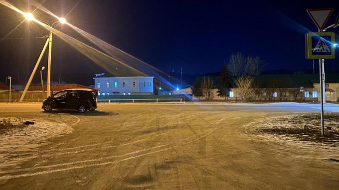 В пригороде Улан-Удэ пьяный водитель «Лексуса» врезался в минивэн с двумя детьми
