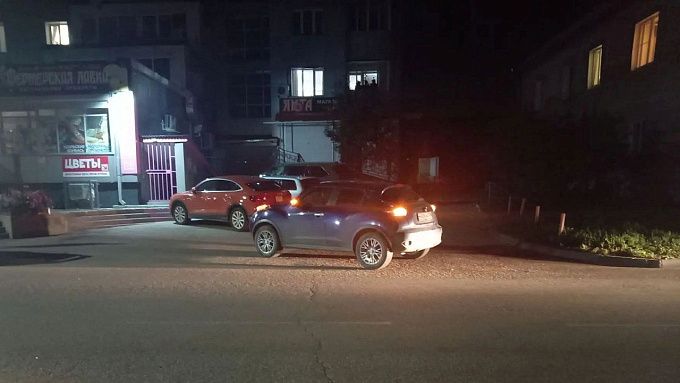 Женщина попала под колеса на парковке в Улан-Удэ