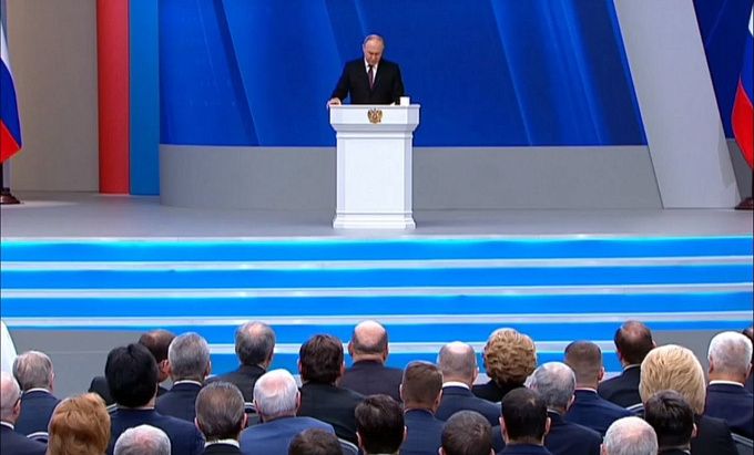 В послании Путин поблагодарил всех, кто борется за интересы Отечества 