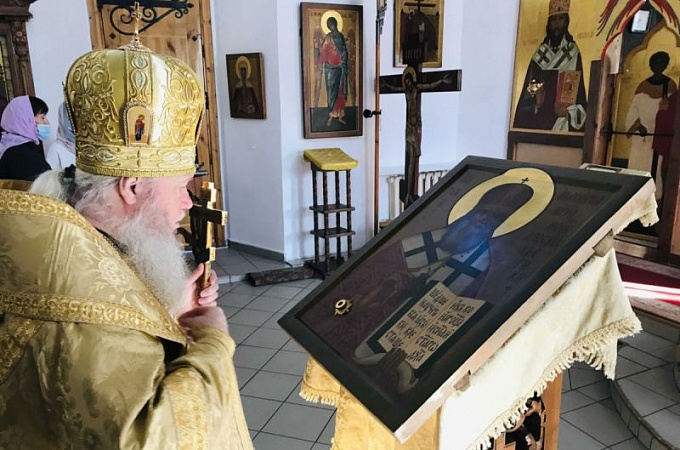 Бурятский митрополит помолился об избавлении от коронавируса
