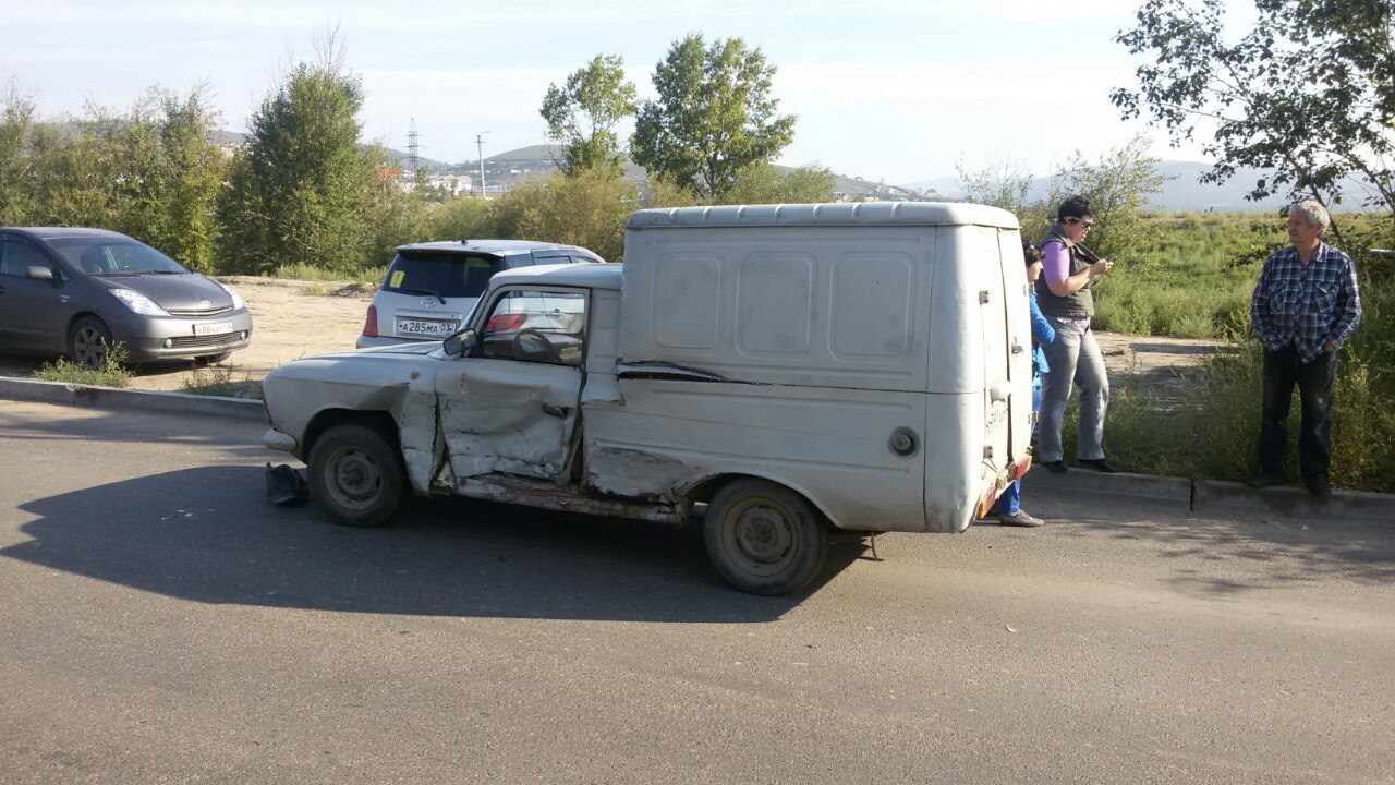 В Улан-Удэ водитель «Шевроле» на большой скорости врезался в Иж (ФОТО)